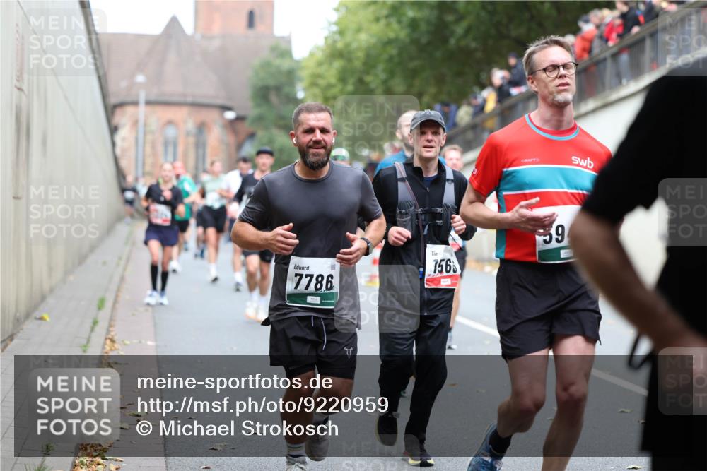 05.10.2025 - 20. swb-Marathon Bremen Michael Strokosch http://msf.ph/oto/9220959 05.10.2025 12:51:47 Laufen 7786, 1566, 59 meine-sportfotos.de