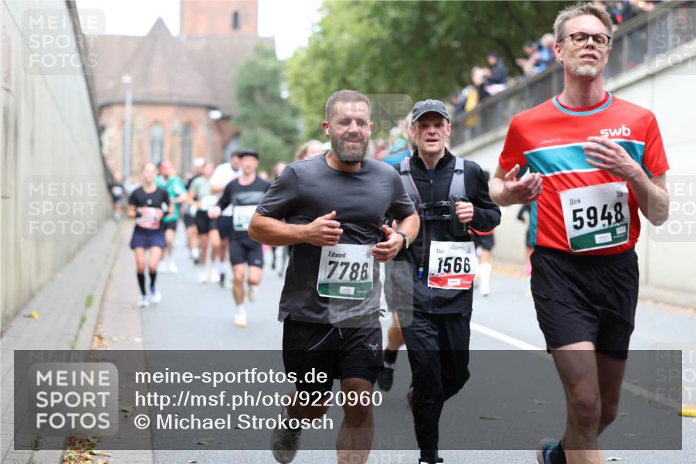 05.10.2025 - 20. swb-Marathon Bremen Michael Strokosch http://msf.ph/oto/9220960 05.10.2025 12:51:48 Laufen 7786, 1566, 5948 meine-sportfotos.de