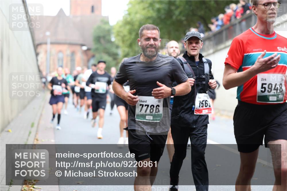 05.10.2025 - 20. swb-Marathon Bremen Michael Strokosch http://msf.ph/oto/9220961 05.10.2025 12:51:48 Laufen 7786, 156, 5948 meine-sportfotos.de