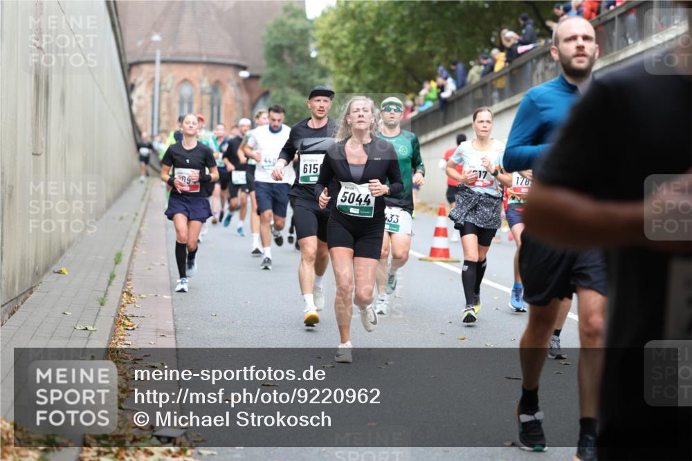 05.10.2025 - 20. swb-Marathon Bremen Michael Strokosch http://msf.ph/oto/9220962 05.10.2025 12:51:49 Laufen 615, 5044, 33, 17, 176 meine-sportfotos.de