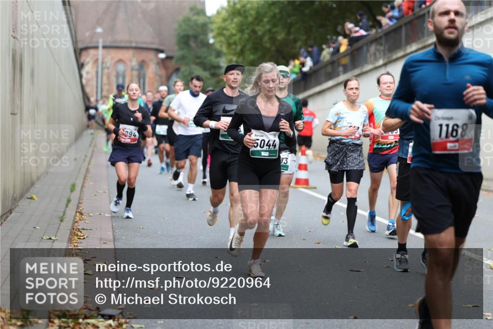 05.10.2025 - 20. swb-Marathon Bremen Michael Strokosch http://msf.ph/oto/9220964 05.10.2025 12:51:49 Laufen 4, 5044, 53, 1168 meine-sportfotos.de