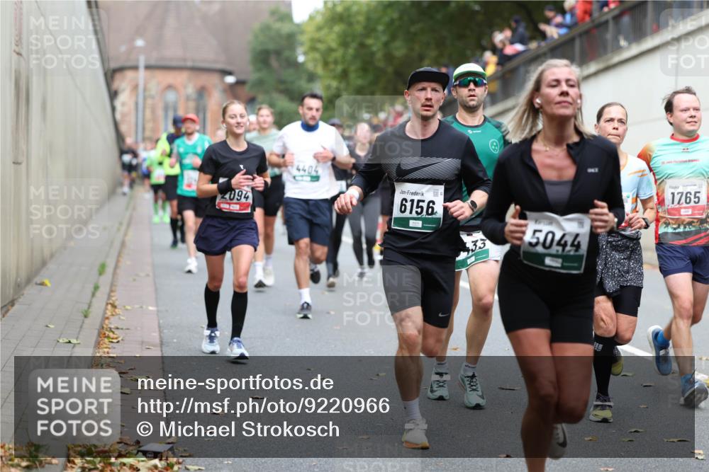 05.10.2025 - 20. swb-Marathon Bremen Michael Strokosch http://msf.ph/oto/9220966 05.10.2025 12:51:50 Laufen 094, 4404, 6156, 33, 5044, 1765 meine-sportfotos.de