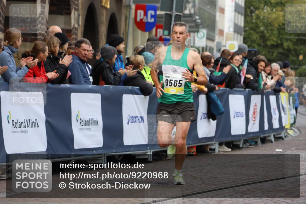 05.10.2025 - 20. swb-Marathon Bremen Strokosch-Dieckow http://msf.ph/oto/9220968 05.10.2025 10:37:19 Ziel 9565, 10704, 11213 meine-sportfotos.de
