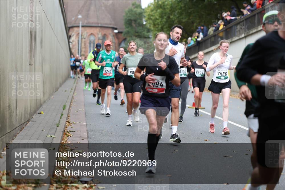 05.10.2025 - 20. swb-Marathon Bremen Michael Strokosch http://msf.ph/oto/9220969 05.10.2025 12:51:51 Laufen 1747, 8196, 5824, 68, 7486, 94 meine-sportfotos.de