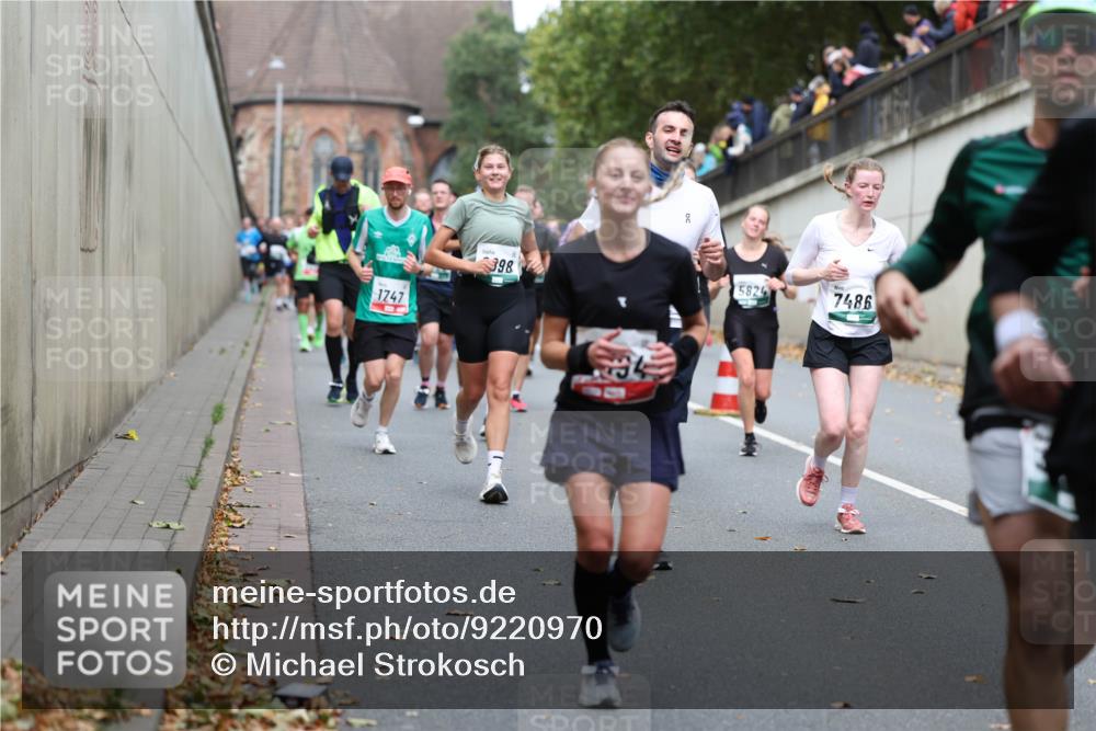 05.10.2025 - 20. swb-Marathon Bremen Michael Strokosch http://msf.ph/oto/9220970 05.10.2025 12:51:52 Laufen 1747, 398, 5824, 7486 meine-sportfotos.de