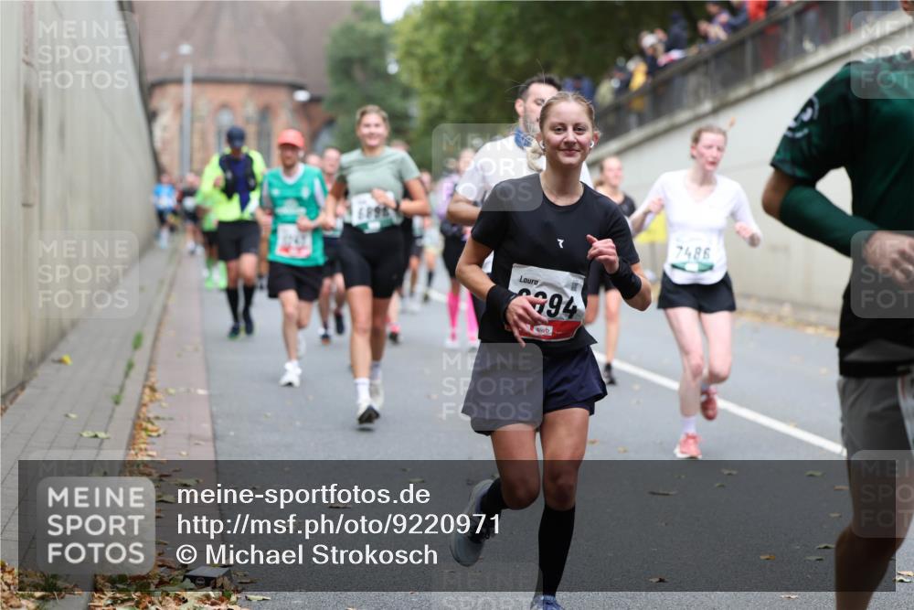 05.10.2025 - 20. swb-Marathon Bremen Michael Strokosch http://msf.ph/oto/9220971 05.10.2025 12:51:52 Laufen 6896, 94, 7486 meine-sportfotos.de
