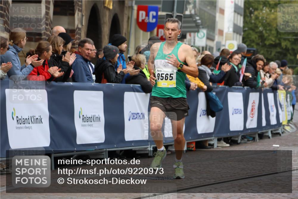 05.10.2025 - 20. swb-Marathon Bremen Strokosch-Dieckow http://msf.ph/oto/9220973 05.10.2025 10:37:19 Ziel 9565, 10704, 11213 meine-sportfotos.de