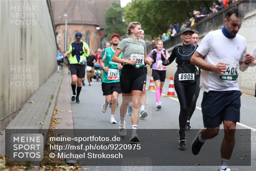 05.10.2025 - 20. swb-Marathon Bremen Michael Strokosch http://msf.ph/oto/9220975 05.10.2025 12:51:53 Laufen 1747, 998, 8909, 404 meine-sportfotos.de