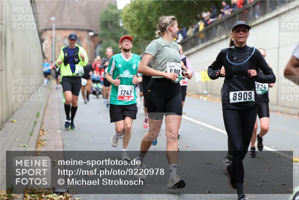 05.10.2025 - 20. swb-Marathon Bremen Michael Strokosch http://msf.ph/oto/9220978 05.10.2025 12:51:54 Laufen 1747, 998, 8909, 824 meine-sportfotos.de