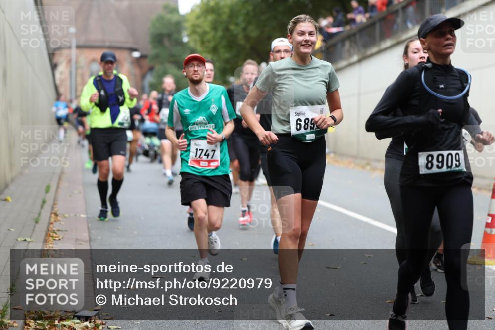 05.10.2025 - 20. swb-Marathon Bremen Michael Strokosch http://msf.ph/oto/9220979 05.10.2025 12:51:54 Laufen 1747, 6894, 8909 meine-sportfotos.de