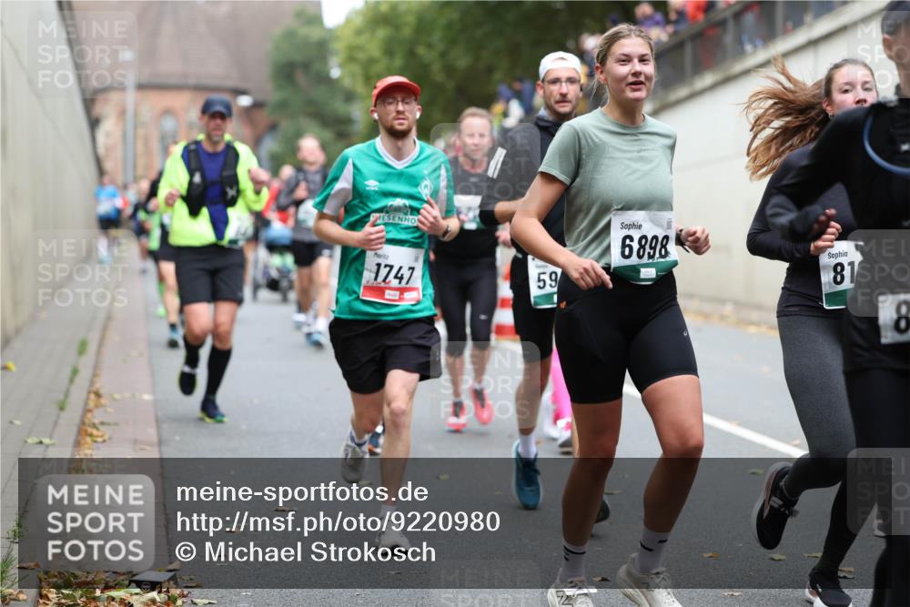 05.10.2025 - 20. swb-Marathon Bremen Michael Strokosch http://msf.ph/oto/9220980 05.10.2025 12:51:54 Laufen 1747, 59, 6898, 81, 8 meine-sportfotos.de
