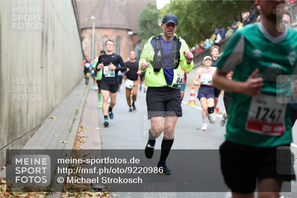 05.10.2025 - 20. swb-Marathon Bremen Michael Strokosch http://msf.ph/oto/9220986 05.10.2025 12:51:56 Laufen 4619, 88, 8649, 1747 meine-sportfotos.de