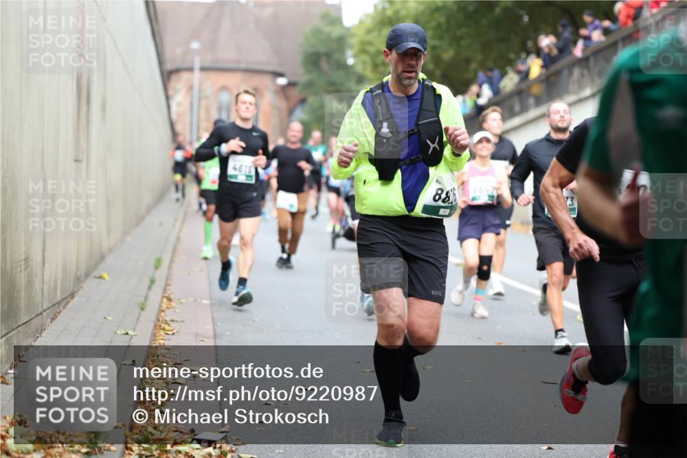 05.10.2025 - 20. swb-Marathon Bremen Michael Strokosch http://msf.ph/oto/9220987 05.10.2025 12:51:56 Laufen 4618, 88, 864 meine-sportfotos.de