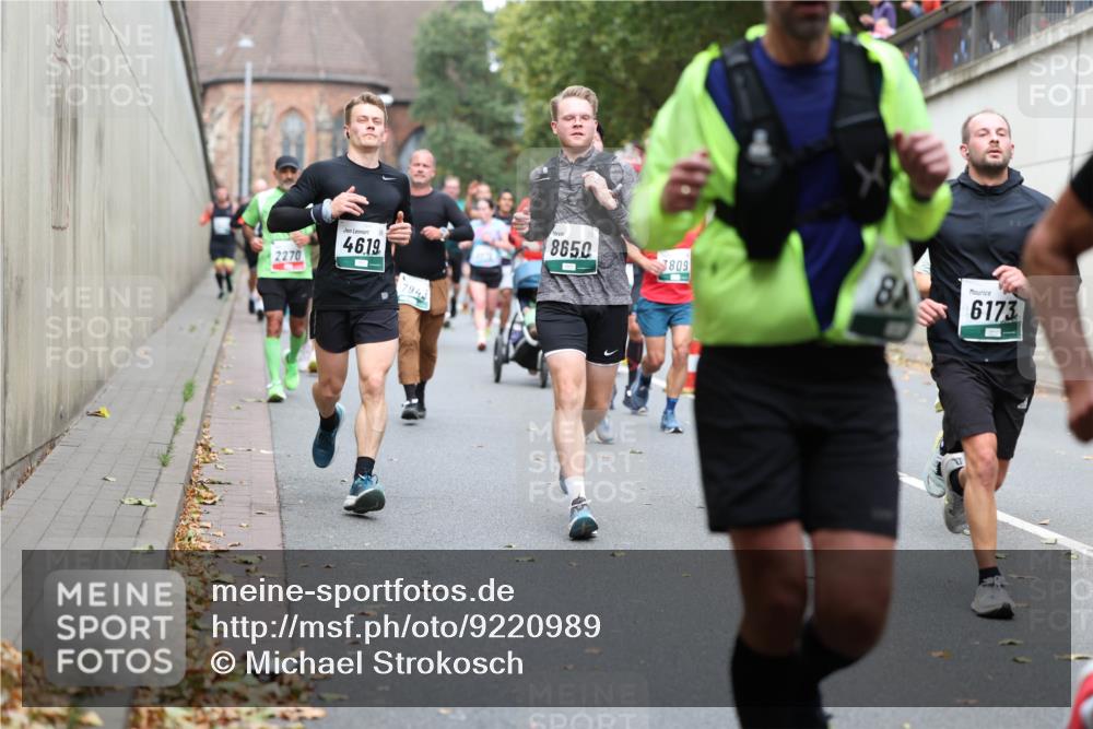 05.10.2025 - 20. swb-Marathon Bremen Michael Strokosch http://msf.ph/oto/9220989 05.10.2025 12:51:57 Laufen 2270, 46, 19, 7943, 8650, 809, 6173 meine-sportfotos.de