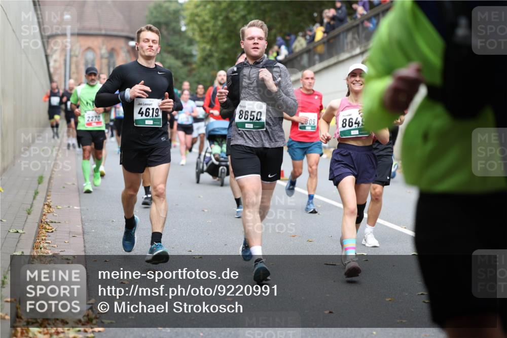 05.10.2025 - 20. swb-Marathon Bremen Michael Strokosch http://msf.ph/oto/9220991 05.10.2025 12:51:58 Laufen 2270, 46, 19, 8650, 809, 8649 meine-sportfotos.de