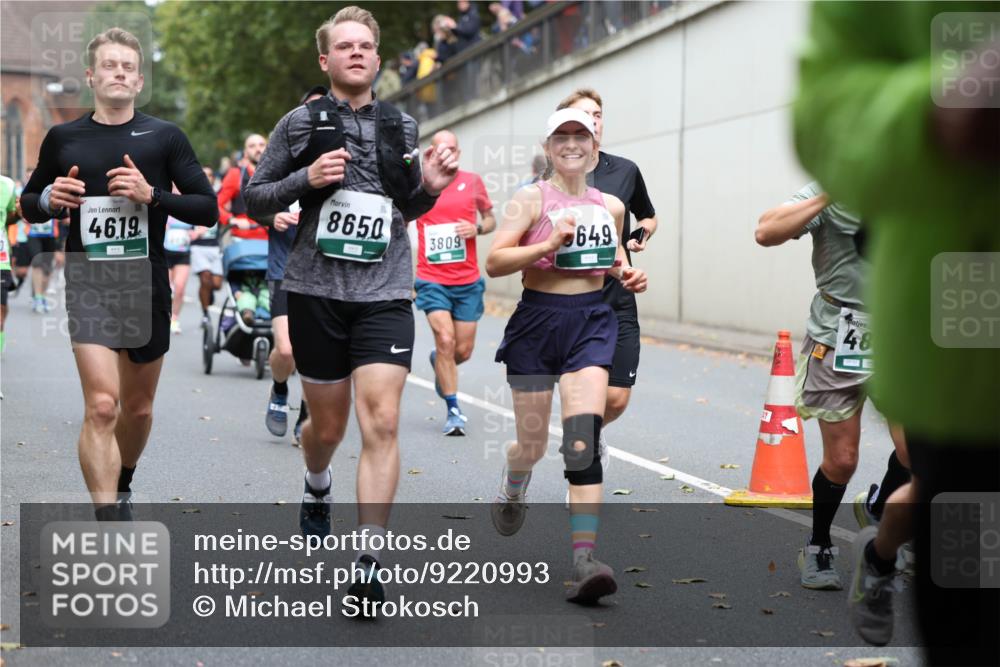 05.10.2025 - 20. swb-Marathon Bremen Michael Strokosch http://msf.ph/oto/9220993 05.10.2025 12:51:58 Laufen 4619, 8650, 3809, 649, 48 meine-sportfotos.de
