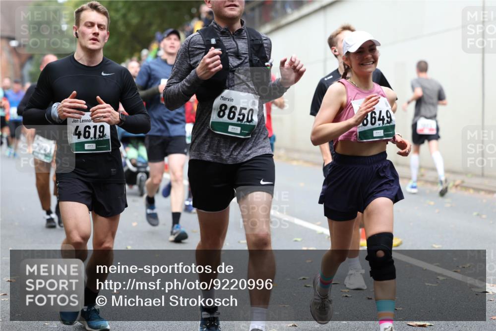 05.10.2025 - 20. swb-Marathon Bremen Michael Strokosch http://msf.ph/oto/9220996 05.10.2025 12:51:59 Laufen 46, 19, 8650, 8649 meine-sportfotos.de