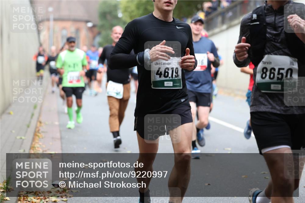 05.10.2025 - 20. swb-Marathon Bremen Michael Strokosch http://msf.ph/oto/9220997 05.10.2025 12:51:59 Laufen 46, 19, 8650 meine-sportfotos.de