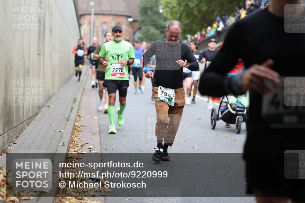 05.10.2025 - 20. swb-Marathon Bremen Michael Strokosch http://msf.ph/oto/9220999 05.10.2025 12:52:00 Laufen 2270, 7943, 4619 meine-sportfotos.de