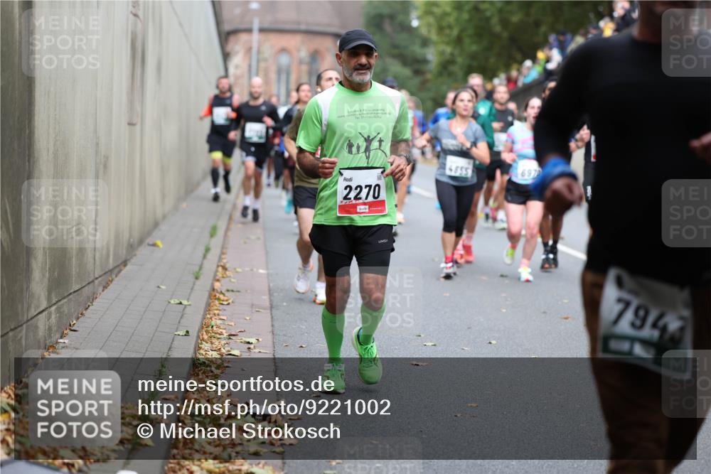 05.10.2025 - 20. swb-Marathon Bremen Michael Strokosch http://msf.ph/oto/9221002 05.10.2025 12:52:01 Laufen 01779376302, 2270, 4855, 6970, 7942 meine-sportfotos.de