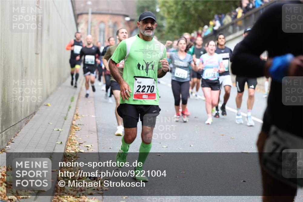 05.10.2025 - 20. swb-Marathon Bremen Michael Strokosch http://msf.ph/oto/9221004 05.10.2025 12:52:01 Laufen 01779376302, 2270, 6970, 794 meine-sportfotos.de
