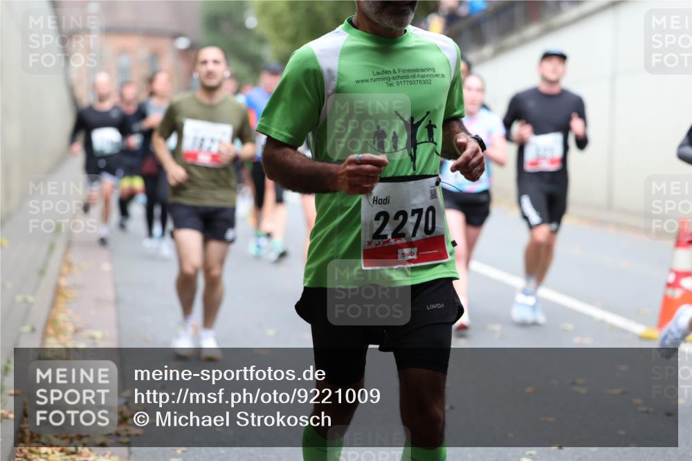 05.10.2025 - 20. swb-Marathon Bremen Michael Strokosch http://msf.ph/oto/9221009 05.10.2025 12:52:03 Laufen 01779376302, 2270 meine-sportfotos.de