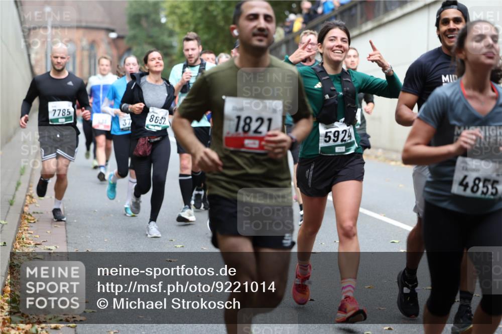 05.10.2025 - 20. swb-Marathon Bremen Michael Strokosch http://msf.ph/oto/9221014 05.10.2025 12:52:04 Laufen 7785, 8652, 1821, 592, 4855 meine-sportfotos.de