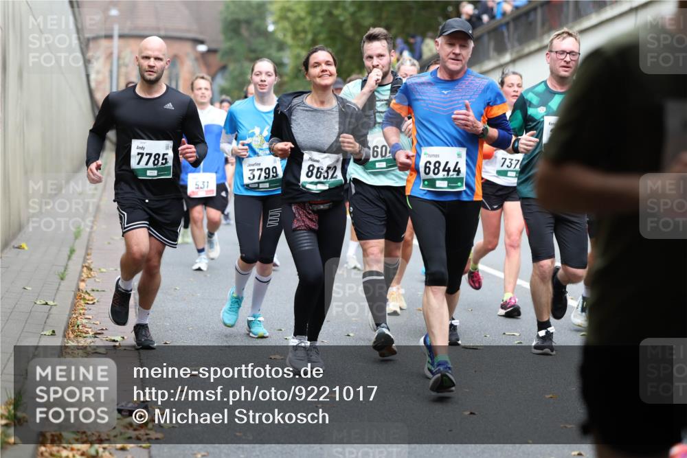 05.10.2025 - 20. swb-Marathon Bremen Michael Strokosch http://msf.ph/oto/9221017 05.10.2025 12:52:05 Laufen 7785, 531, 3799, 8632, 60, 6844, 737 meine-sportfotos.de