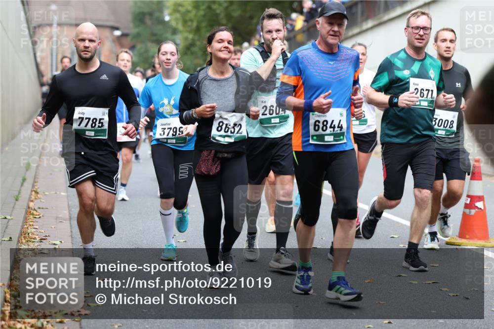 05.10.2025 - 20. swb-Marathon Bremen Michael Strokosch http://msf.ph/oto/9221019 05.10.2025 12:52:05 Laufen 7785, 3799, 8632, 260, 6844, 2671, 3008, 1 meine-sportfotos.de