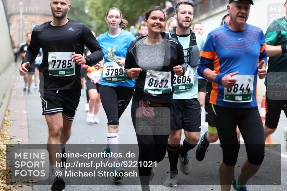 05.10.2025 - 20. swb-Marathon Bremen Michael Strokosch http://msf.ph/oto/9221021 05.10.2025 12:52:06 Laufen 09341, 7785, 3799, 8632, 2604, 844 meine-sportfotos.de