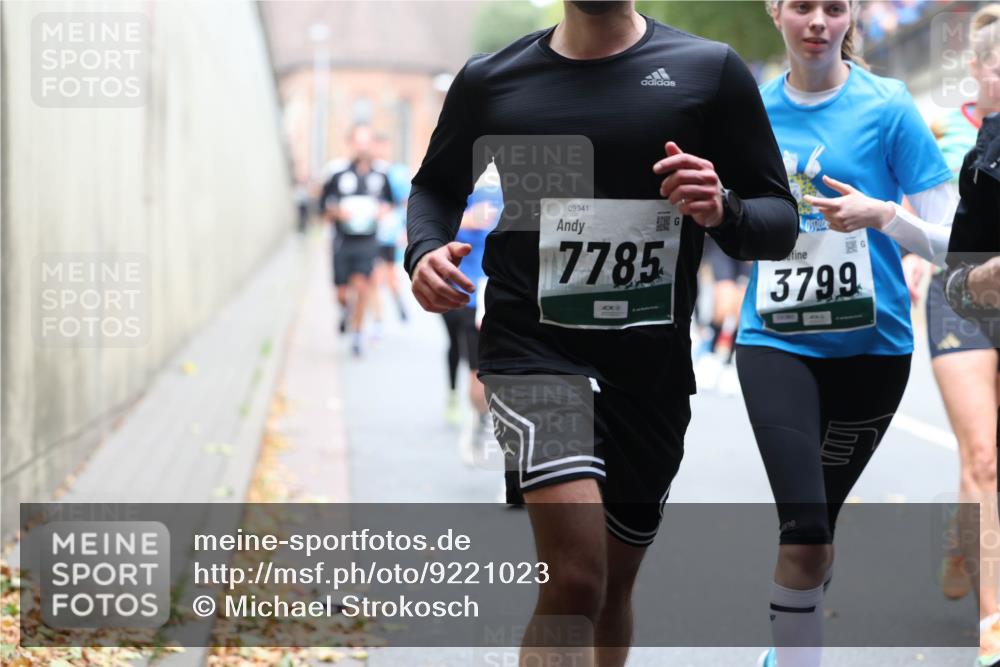 05.10.2025 - 20. swb-Marathon Bremen Michael Strokosch http://msf.ph/oto/9221023 05.10.2025 12:52:07 Laufen 09341, 7785, 3799 meine-sportfotos.de