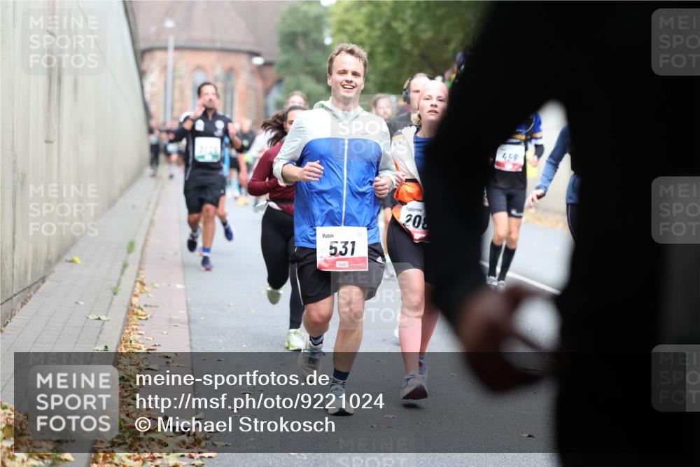 05.10.2025 - 20. swb-Marathon Bremen Michael Strokosch http://msf.ph/oto/9221024 05.10.2025 12:52:07 Laufen 531, 208, 458 meine-sportfotos.de