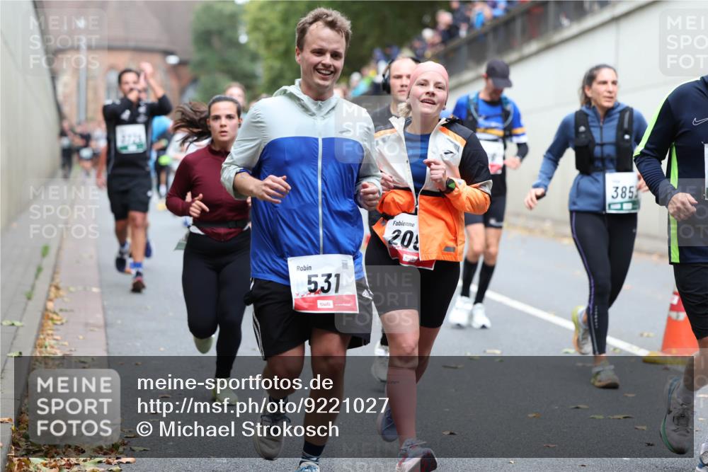 05.10.2025 - 20. swb-Marathon Bremen Michael Strokosch http://msf.ph/oto/9221027 05.10.2025 12:52:08 Laufen 5, 31, 20, 385 meine-sportfotos.de