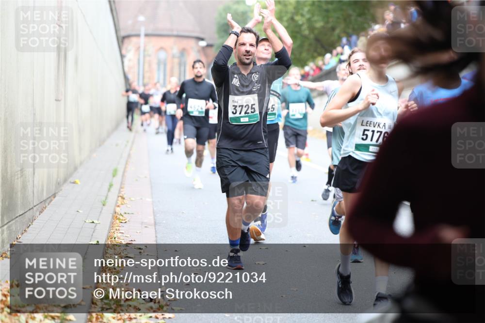 05.10.2025 - 20. swb-Marathon Bremen Michael Strokosch http://msf.ph/oto/9221034 05.10.2025 12:52:10 Laufen 3725, 5, 5176 meine-sportfotos.de