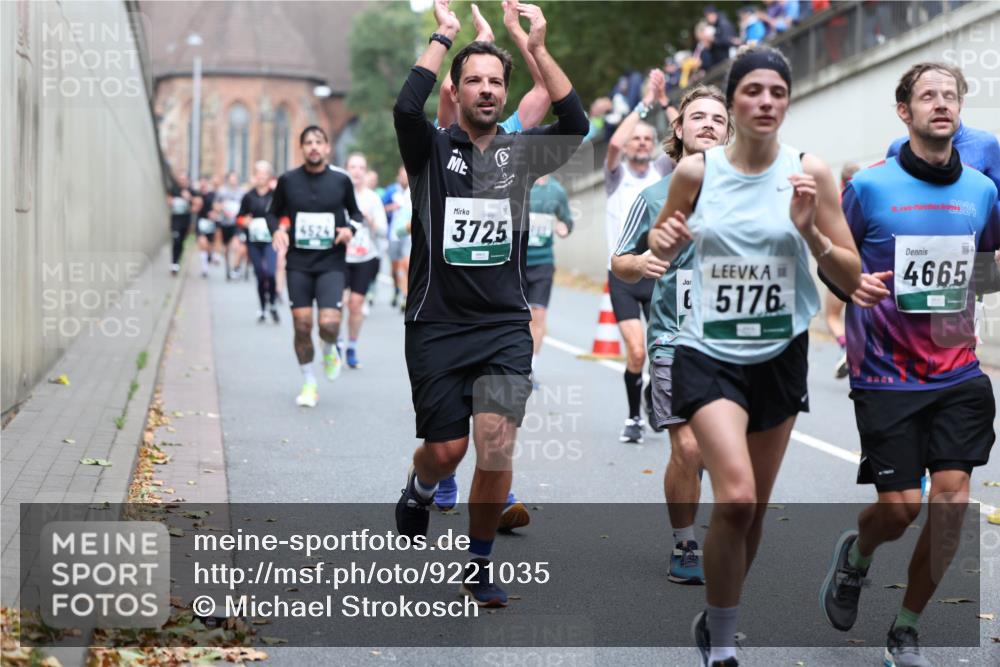 05.10.2025 - 20. swb-Marathon Bremen Michael Strokosch http://msf.ph/oto/9221035 05.10.2025 12:52:10 Laufen 3725, 6, 5176, 19, 0, 24, 4665 meine-sportfotos.de