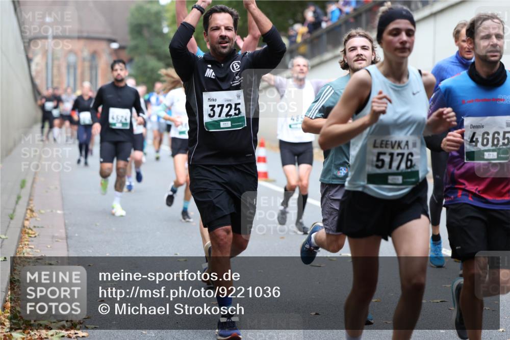 05.10.2025 - 20. swb-Marathon Bremen Michael Strokosch http://msf.ph/oto/9221036 05.10.2025 12:52:11 Laufen 4524, 07919, 3725, 02, 5176, 4665 meine-sportfotos.de