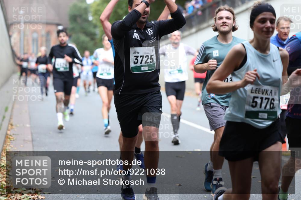 05.10.2025 - 20. swb-Marathon Bremen Michael Strokosch http://msf.ph/oto/9221038 05.10.2025 12:52:11 Laufen 07919, 3725, 17, 03, 5176, 7 meine-sportfotos.de