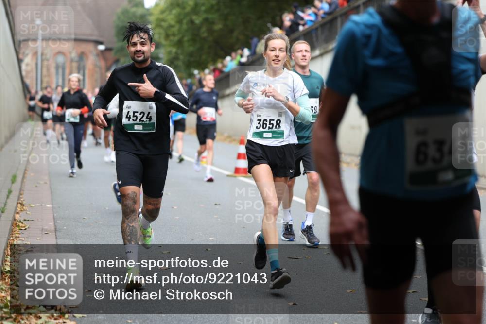 05.10.2025 - 20. swb-Marathon Bremen Michael Strokosch http://msf.ph/oto/9221043 05.10.2025 12:52:12 Laufen 4524, 3658, 69, 6345 meine-sportfotos.de