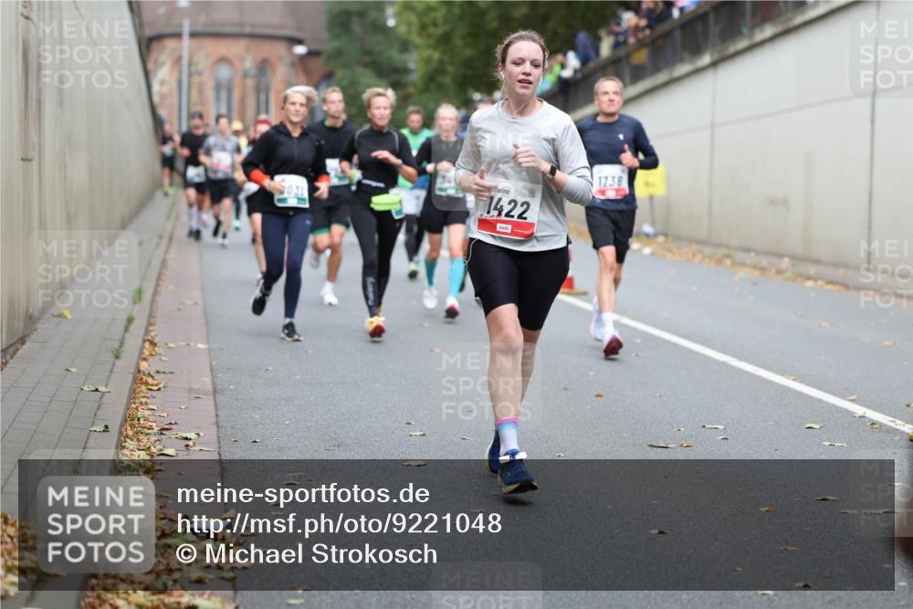 05.10.2025 - 20. swb-Marathon Bremen Michael Strokosch http://msf.ph/oto/9221048 05.10.2025 12:52:14 Laufen 031, 1422, 1738 meine-sportfotos.de