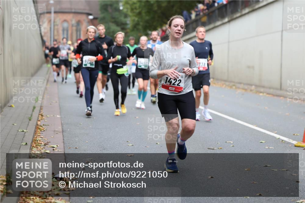 05.10.2025 - 20. swb-Marathon Bremen Michael Strokosch http://msf.ph/oto/9221050 05.10.2025 12:52:14 Laufen 1422, 7738 meine-sportfotos.de