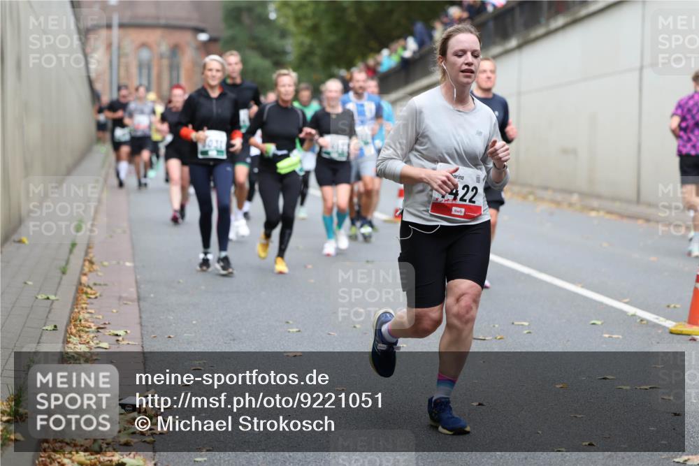 05.10.2025 - 20. swb-Marathon Bremen Michael Strokosch http://msf.ph/oto/9221051 05.10.2025 12:52:15 Laufen 6, 931, 422 meine-sportfotos.de