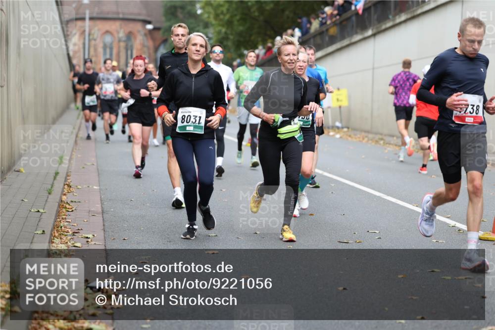 05.10.2025 - 20. swb-Marathon Bremen Michael Strokosch http://msf.ph/oto/9221056 05.10.2025 12:52:16 Laufen 8031, 38 meine-sportfotos.de