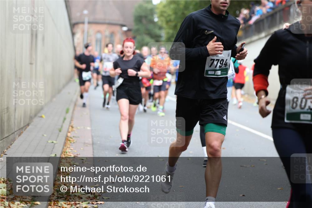 05.10.2025 - 20. swb-Marathon Bremen Michael Strokosch http://msf.ph/oto/9221061 05.10.2025 12:52:18 Laufen 7794, 80 meine-sportfotos.de