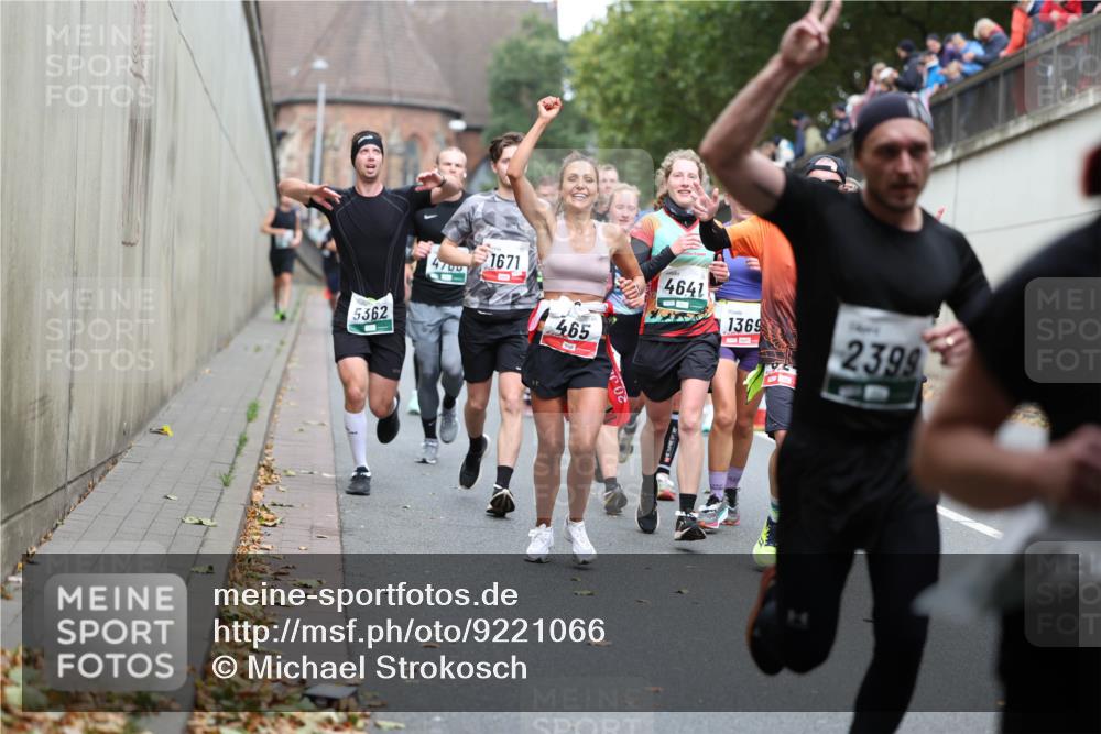 05.10.2025 - 20. swb-Marathon Bremen Michael Strokosch http://msf.ph/oto/9221066 05.10.2025 12:52:20 Laufen 5362, 4700, 1671, 465, 4641, 1369, 2399 meine-sportfotos.de