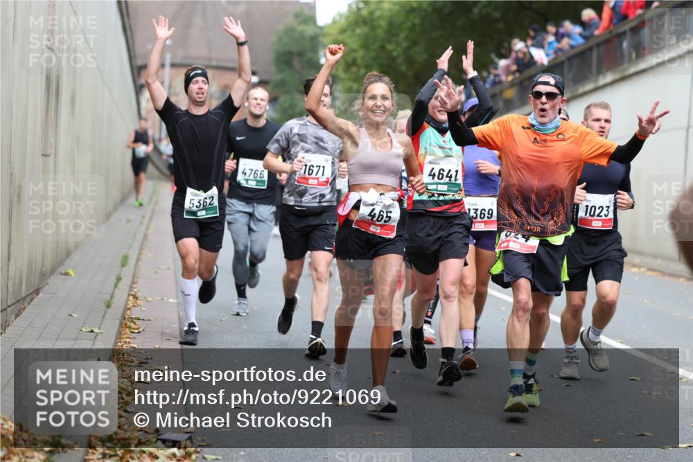 05.10.2025 - 20. swb-Marathon Bremen Michael Strokosch http://msf.ph/oto/9221069 05.10.2025 12:52:21 Laufen 5362, 4766, 1671, 465, 4641, 1369, 1023 meine-sportfotos.de