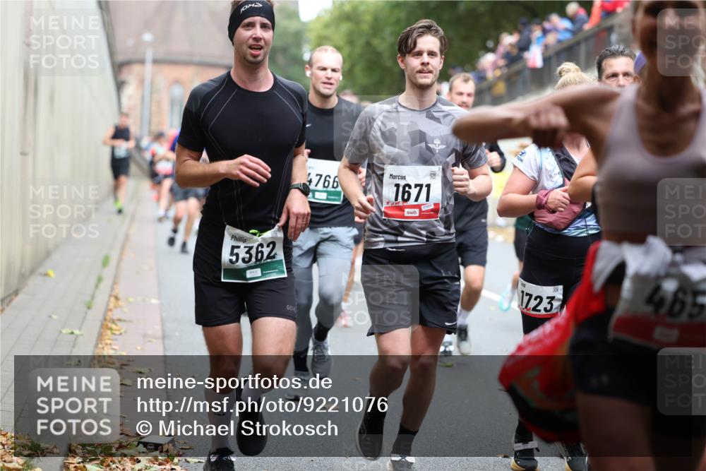 05.10.2025 - 20. swb-Marathon Bremen Michael Strokosch http://msf.ph/oto/9221076 05.10.2025 12:52:23 Laufen 5362, 4766, 1671, 01669, 485, 1723 meine-sportfotos.de
