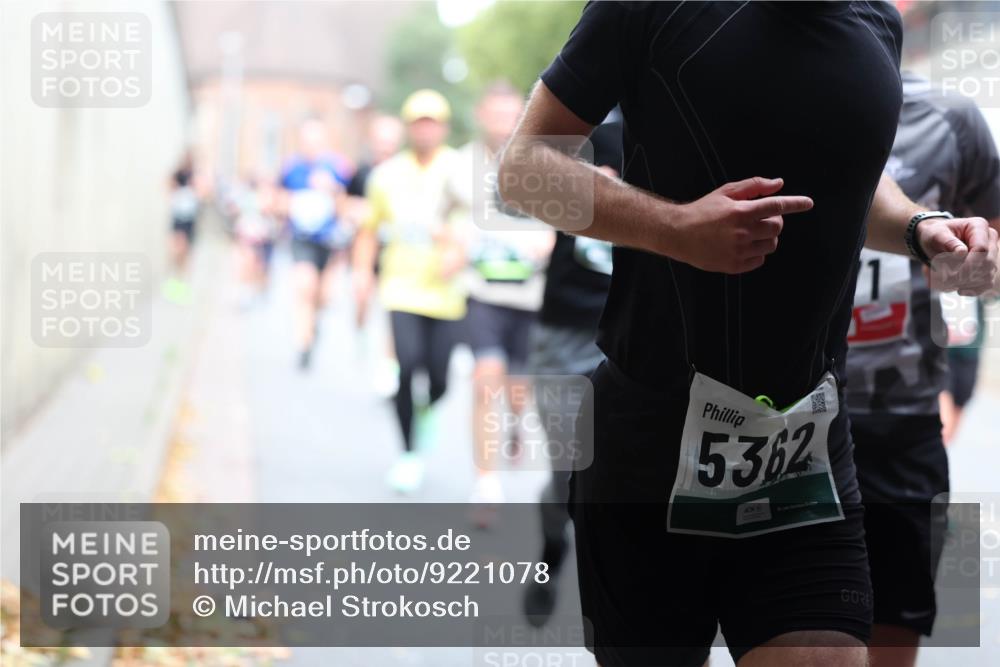 05.10.2025 - 20. swb-Marathon Bremen Michael Strokosch http://msf.ph/oto/9221078 05.10.2025 12:52:24 Laufen 5362 meine-sportfotos.de
