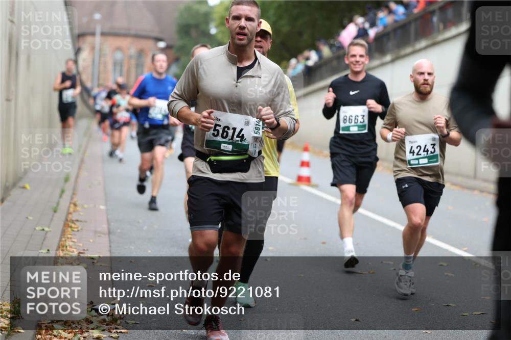 05.10.2025 - 20. swb-Marathon Bremen Michael Strokosch http://msf.ph/oto/9221081 05.10.2025 12:52:25 Laufen 5614, 5614, 8663, 4243 meine-sportfotos.de