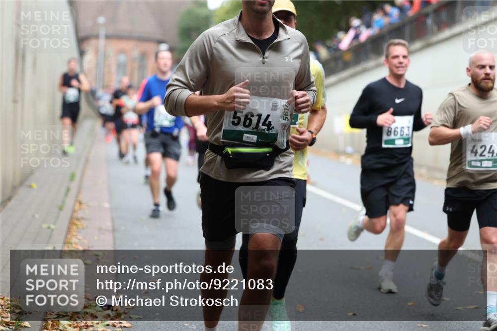 05.10.2025 - 20. swb-Marathon Bremen Michael Strokosch http://msf.ph/oto/9221083 05.10.2025 12:52:25 Laufen 5614, 5614, 8663, 424 meine-sportfotos.de