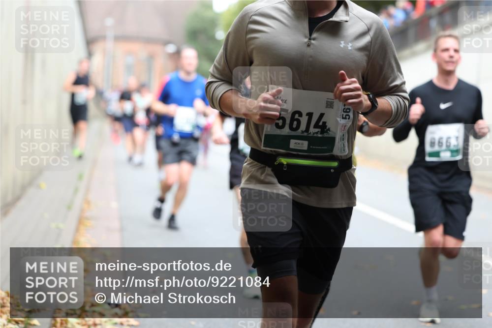 05.10.2025 - 20. swb-Marathon Bremen Michael Strokosch http://msf.ph/oto/9221084 05.10.2025 12:52:26 Laufen 5614, 56, 8663 meine-sportfotos.de